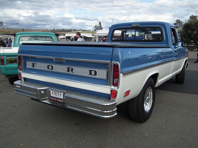 Ford F-250 Custom Cab