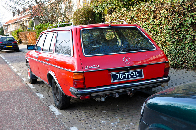 Mercedes-Benz 200 TD