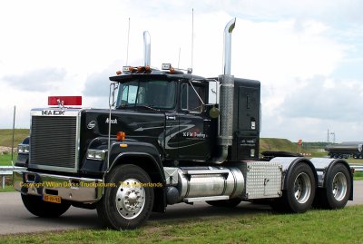 Mack RW713:picture # 14 , reviews, news, specs, buy car