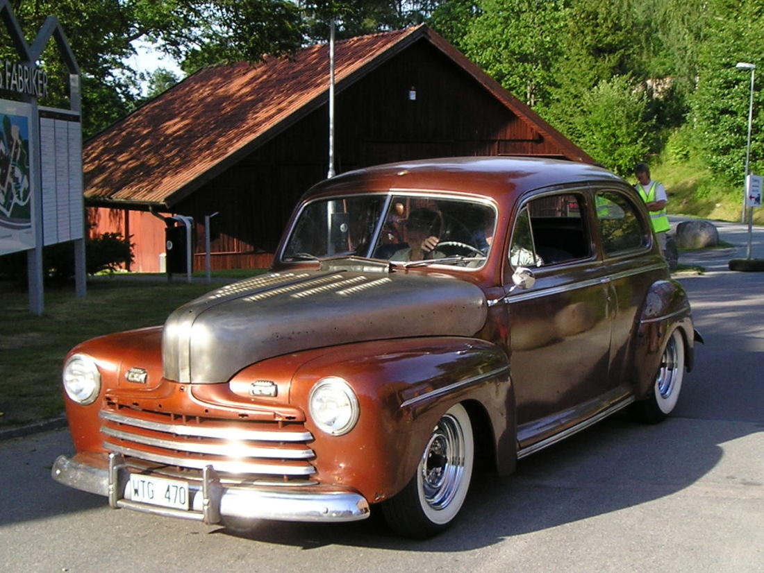 Ford Super de Luxe 2dr