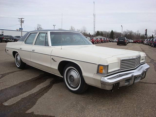 Dodge Royal Monaco 4dr