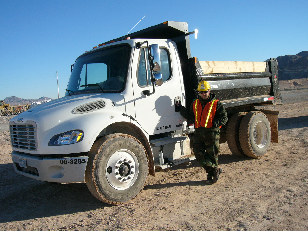 Freightliner Business Class M2 Pick Up