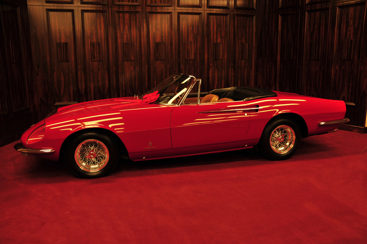 Ferrari 365 California