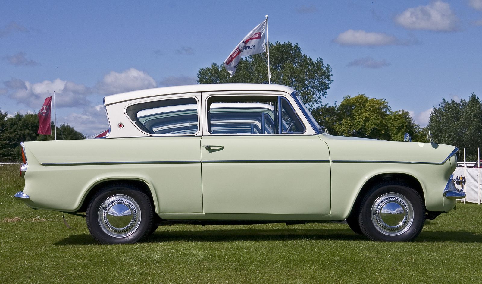 Ford Anglia 105 E