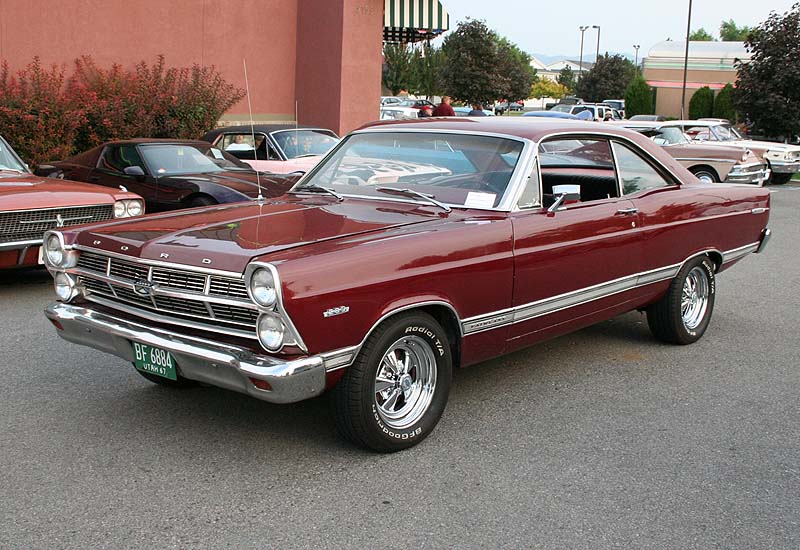 Ford Fairlane 2dr HT