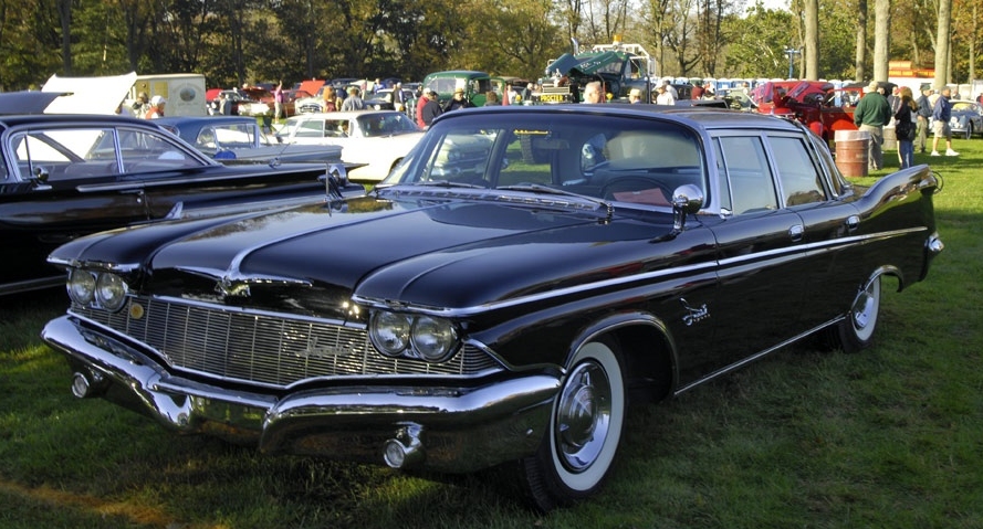 Chrysler 77 Crown sedan