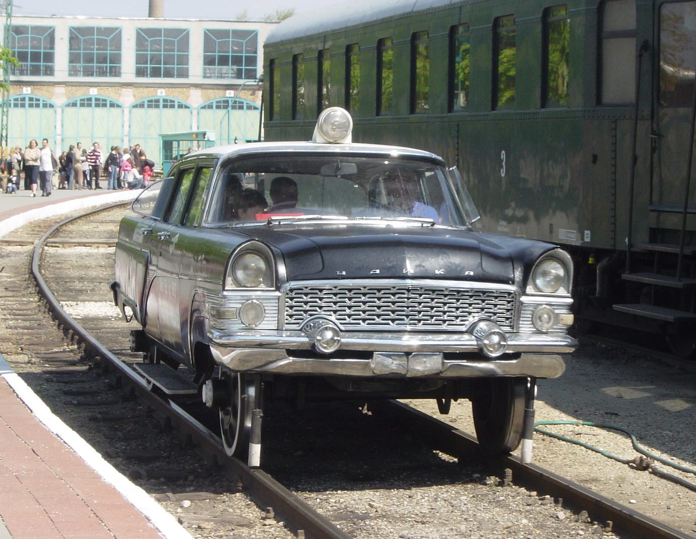 GAZ 13