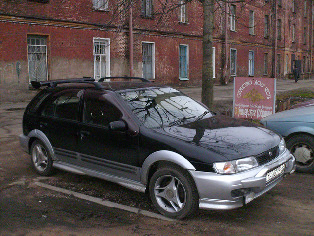 Nissan Pular SR-V