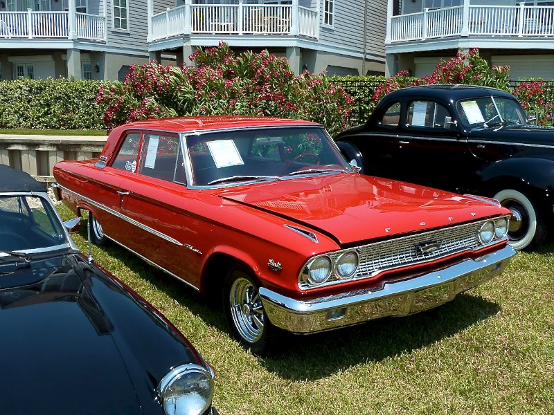 Ford Galaxie 500 2-dr Sedan