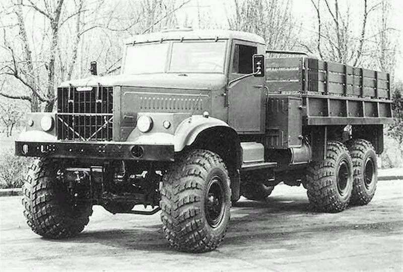 KRAZ 255B1