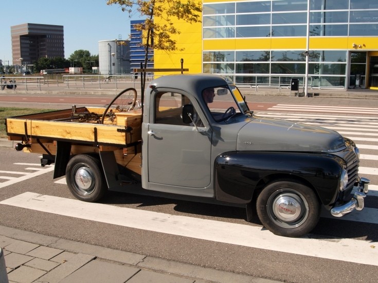 Volvo PV445 pickup