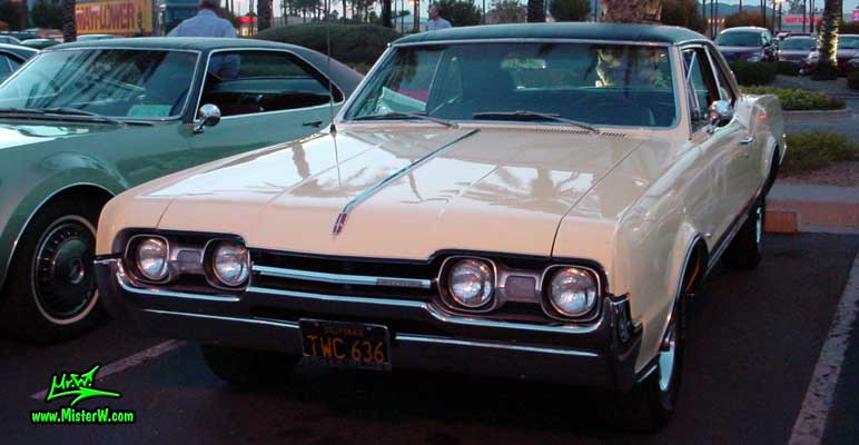 Oldsmobile Cutlass coupe