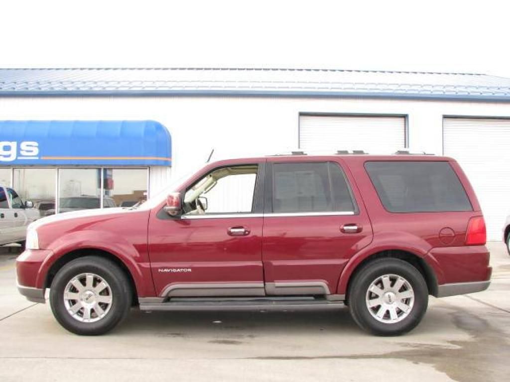 Lincoln Navigator Limo V8