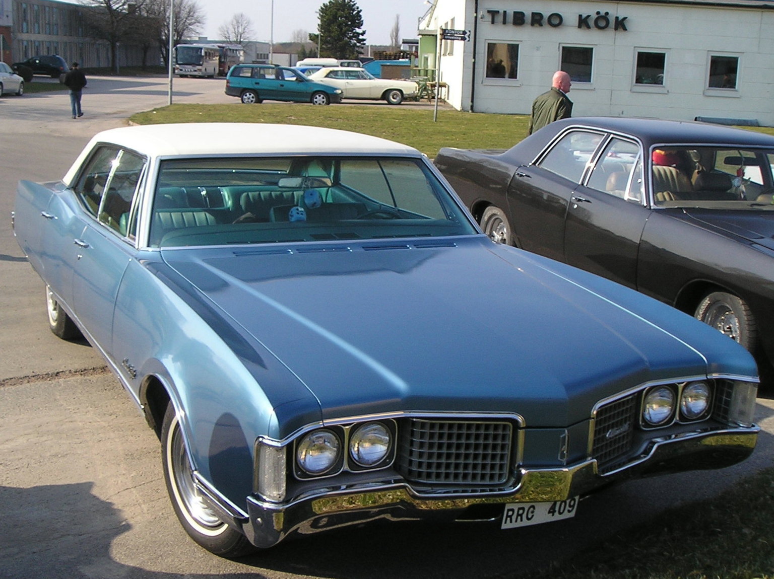 Oldsmobile Delta 88 Custom 4dr HT