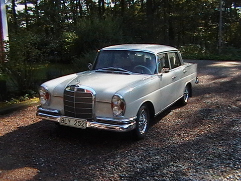 Mercedes-Benz 230S