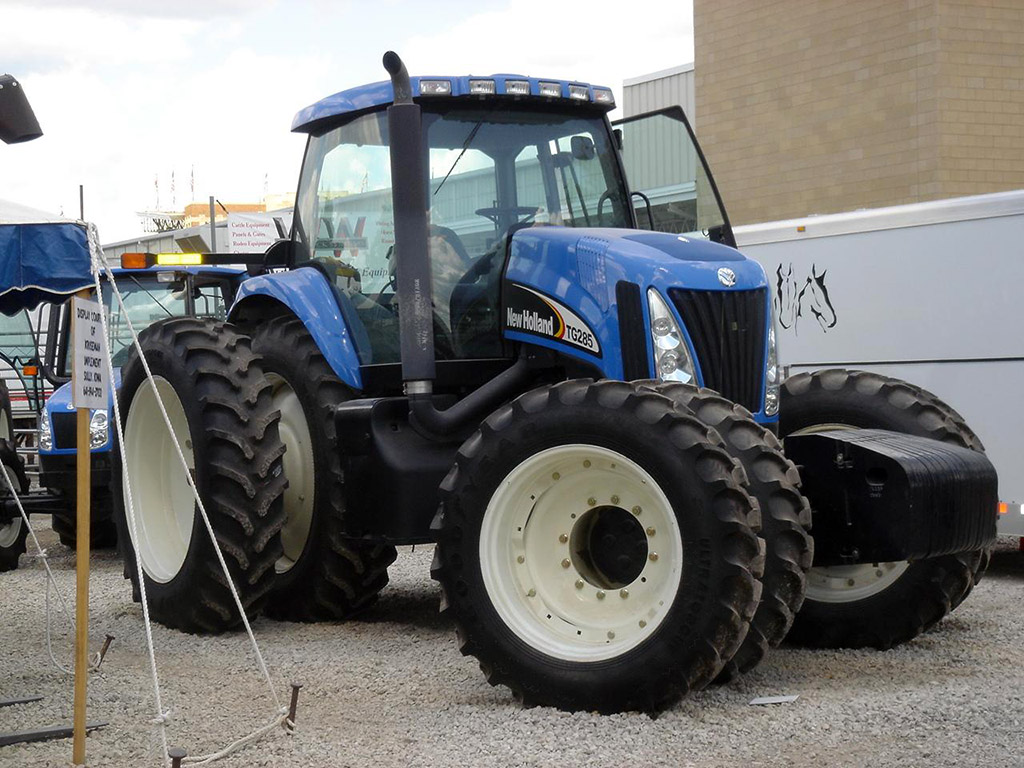 New Holland TG285