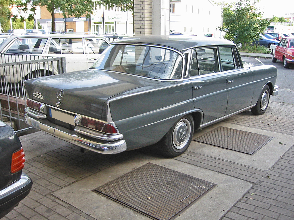 Mercedes-Benz 230 S