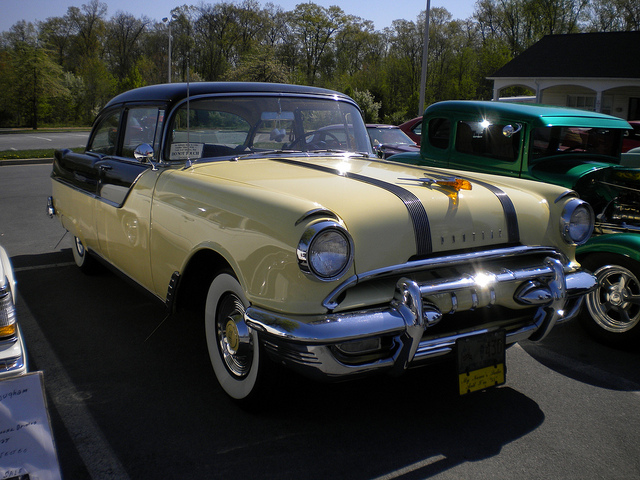 Pontiac Chieftain 2dr sedan