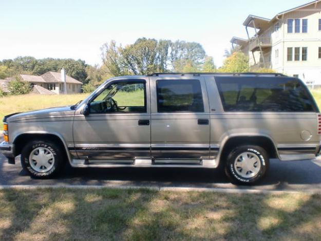 Chevrolet Suburban 1500 LT