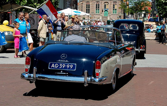 Mercedes-Benz 220 AC