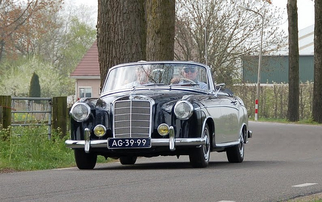 Mercedes-Benz 220 AC