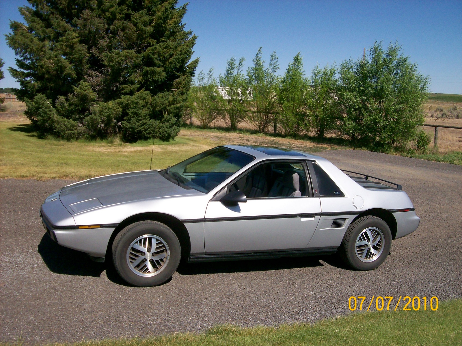 picture-of-1984-pontiac-fiero-se-or-indy-exterior_91d85.jpg