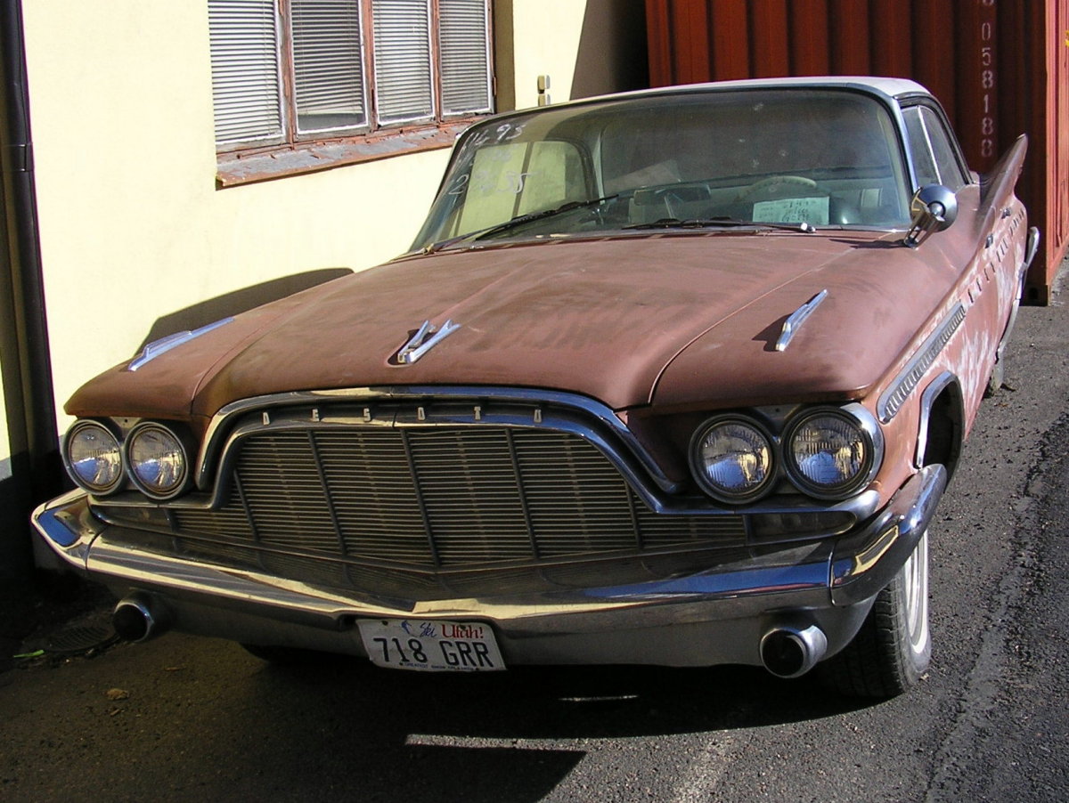 De Soto Adventurer 4dr HT sedan