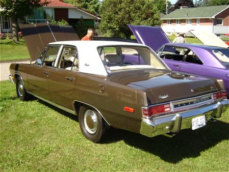 Plymouth Valiant Signet 4dr