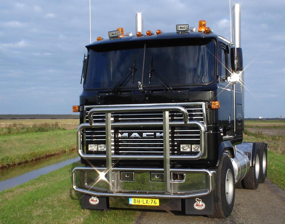 Mack MH 613