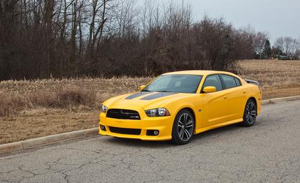 Dodge Charger SRT8 Super Bee