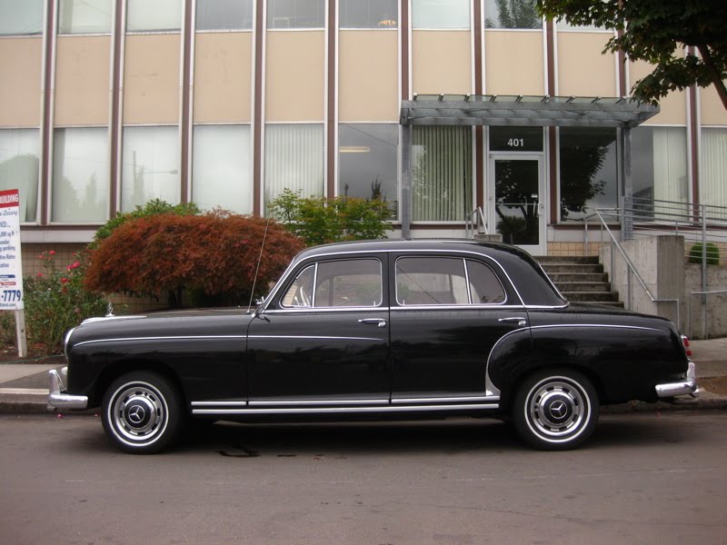 Mercedes-Benz 220 S Sedan