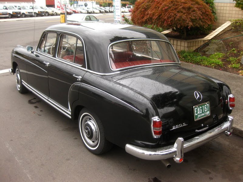 Mercedes-Benz 220 S Sedan