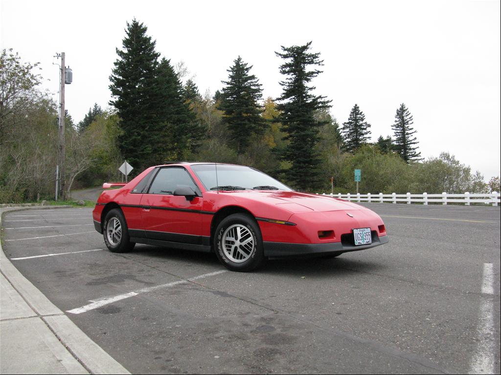 Pontiac Fiero SE 2M6