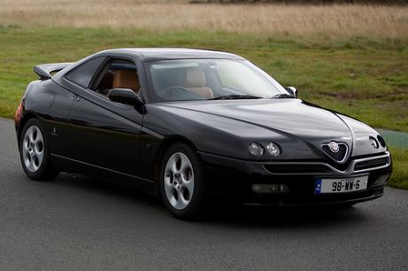 Alfa Romeo GTV 30