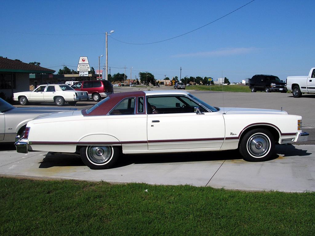 Ford LTD Brougham 4dr HT