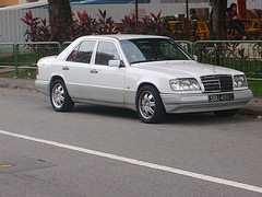 Mercedes-Benz 200E