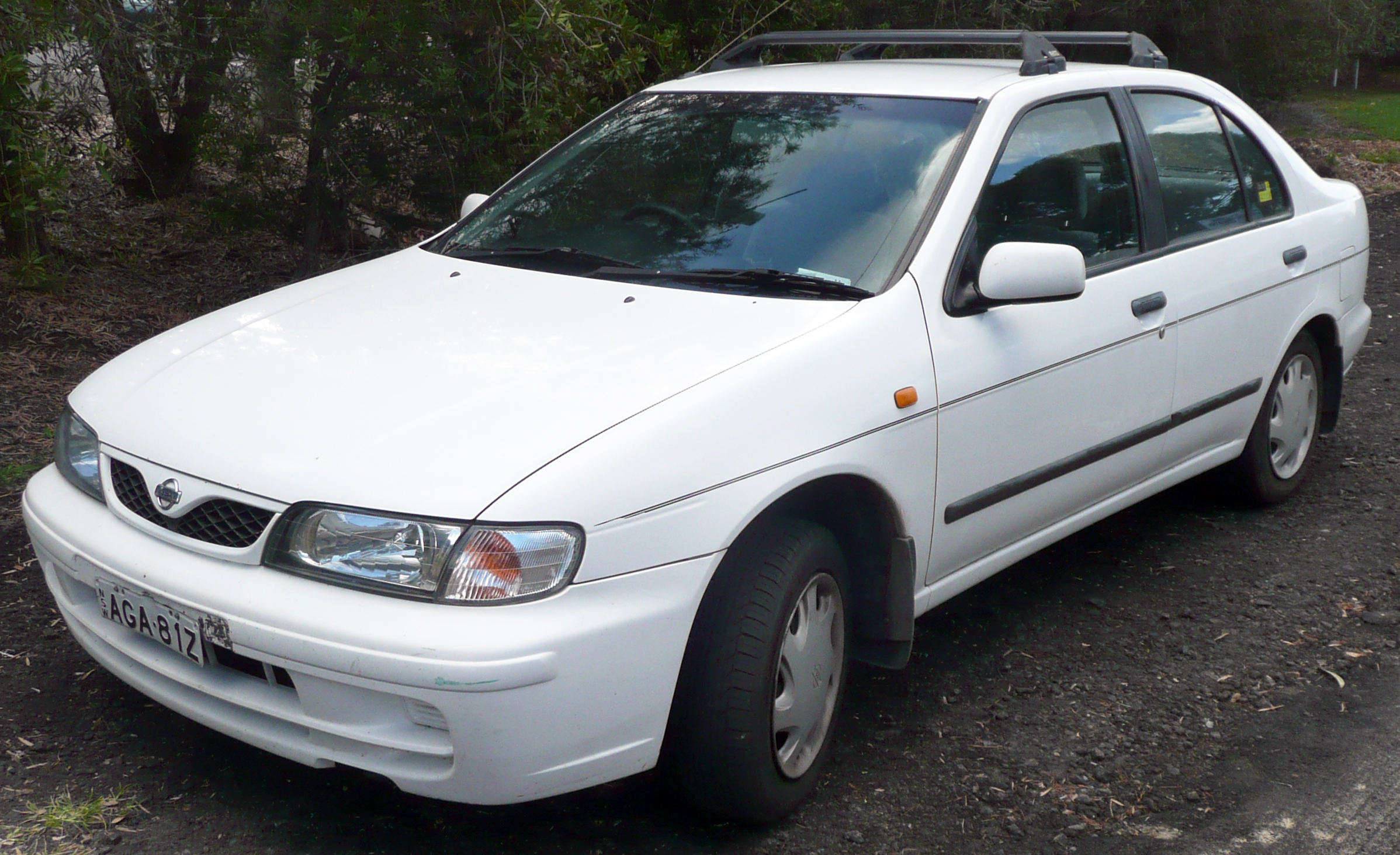 Nissan Sunny 15 DX Sedan