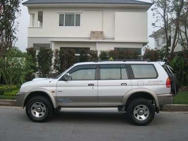 Mitsubishi Strada G-Wagon