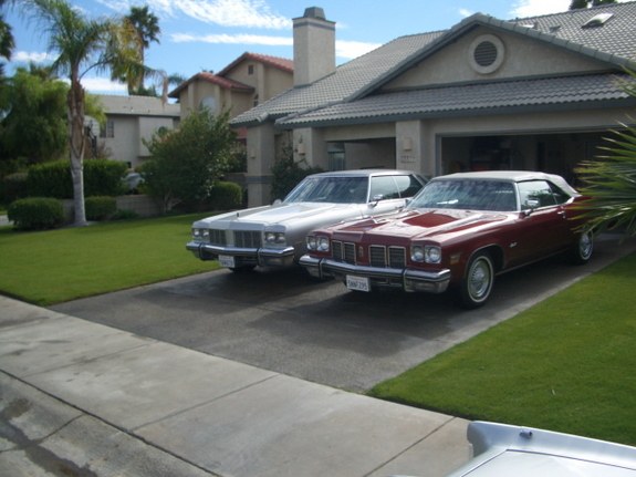 Oldsmobile Ninety-Eight Holiday 2-dr Hardtop