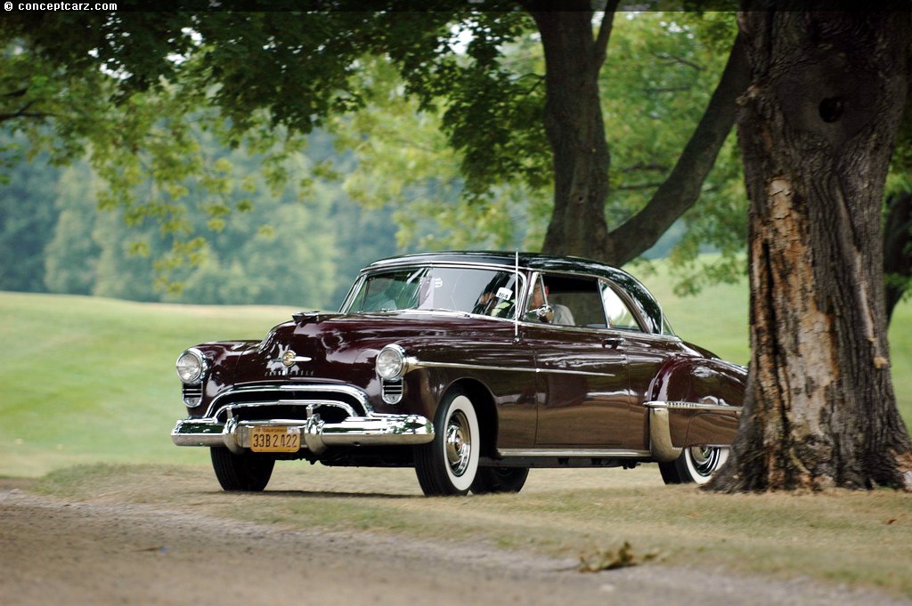 Oldsmobile 88 De Luxe 2dr