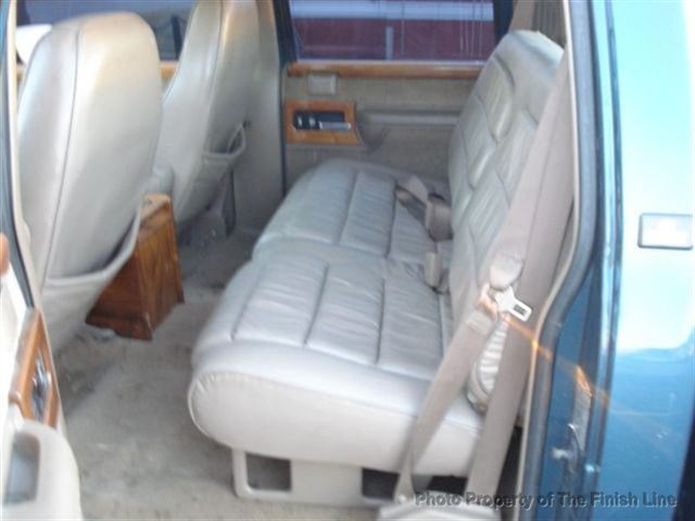 Chevrolet 3500 Suburban