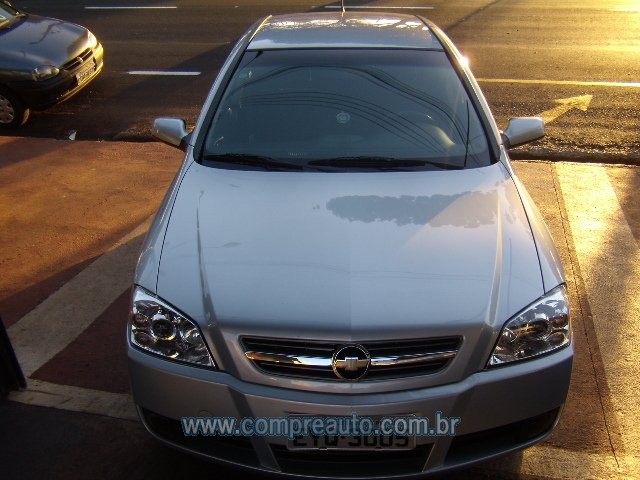 Chevrolet Astra Hatch 18