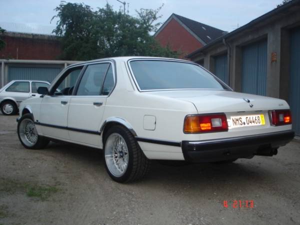 BMW 732i