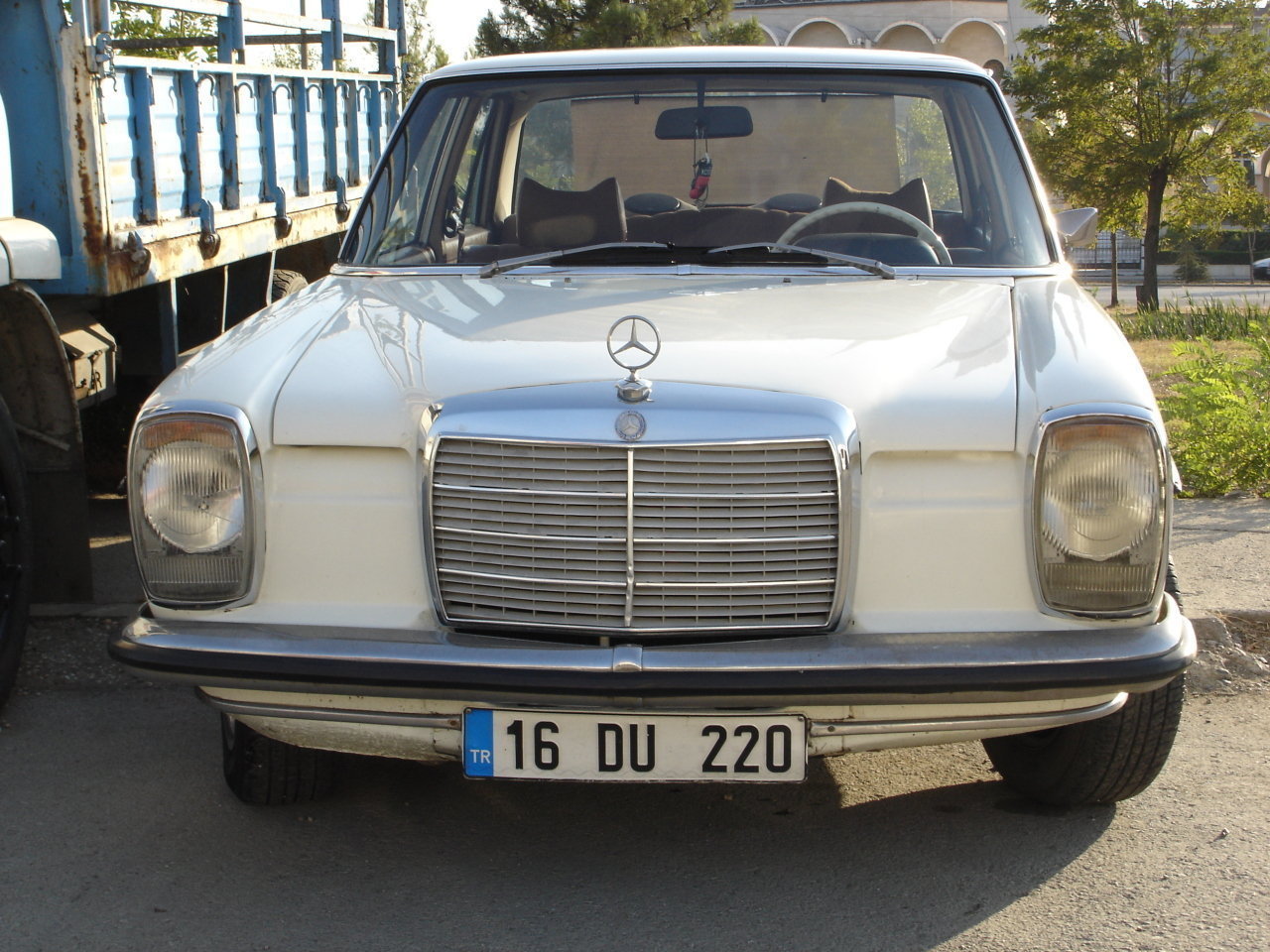 Mercedes-Benz 220 D