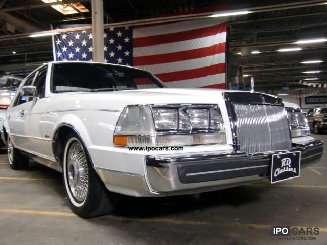 Lincoln Continental Town Car limousine