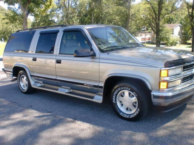 Chevrolet Suburban LT 1500