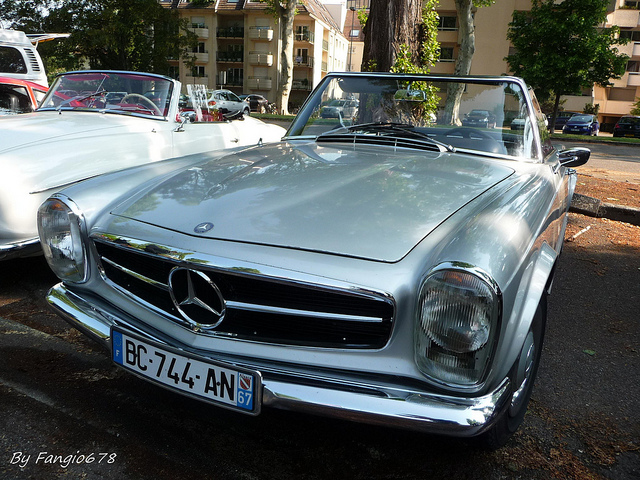 Mercedes-Benz 230 SL Cabriolet