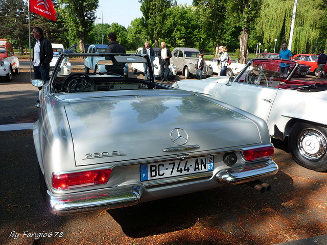 Mercedes-Benz 230 SL Cabriolet