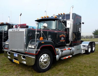 Mack RW713