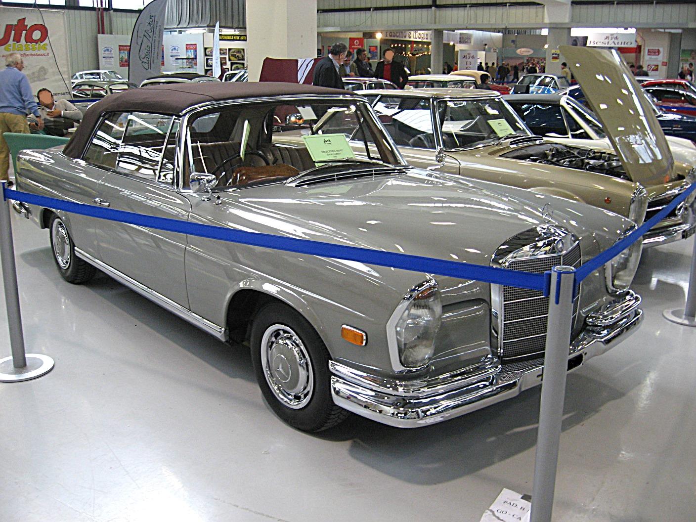 Mercedes-Benz 220 SE